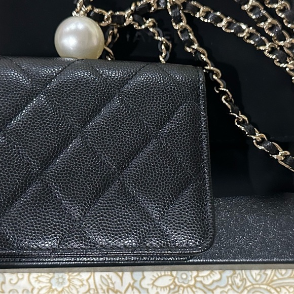 CLUTCH WITH CHAIN - Picture 2 of 4